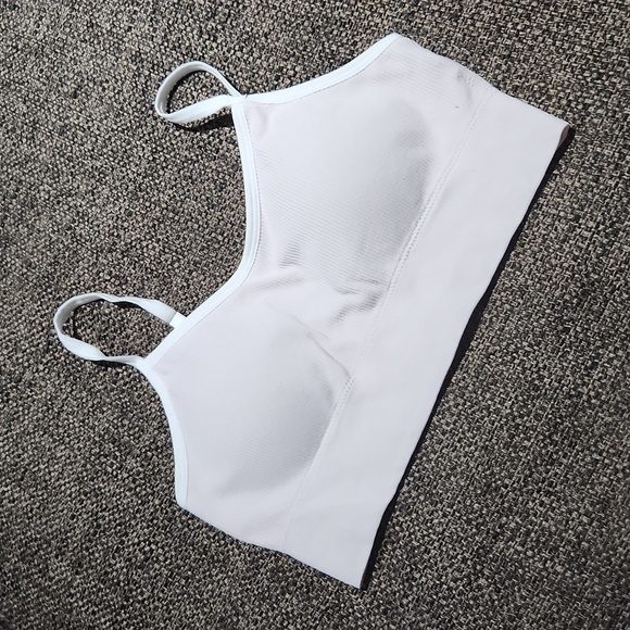 Tahari Other - Classic Ribbed Bra